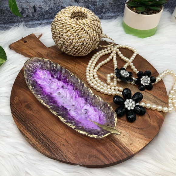Feather Trinket Dish, Jewelry Holder Ring dish, gift, resin dish amethyst stones - Picture 5 of 5